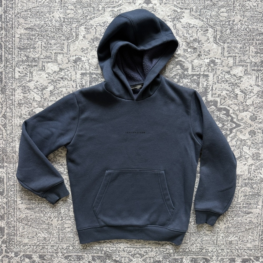 Travis Mathew Hoodie Boys Medium Navy Minimal Spellout Logo Golf Athleisure